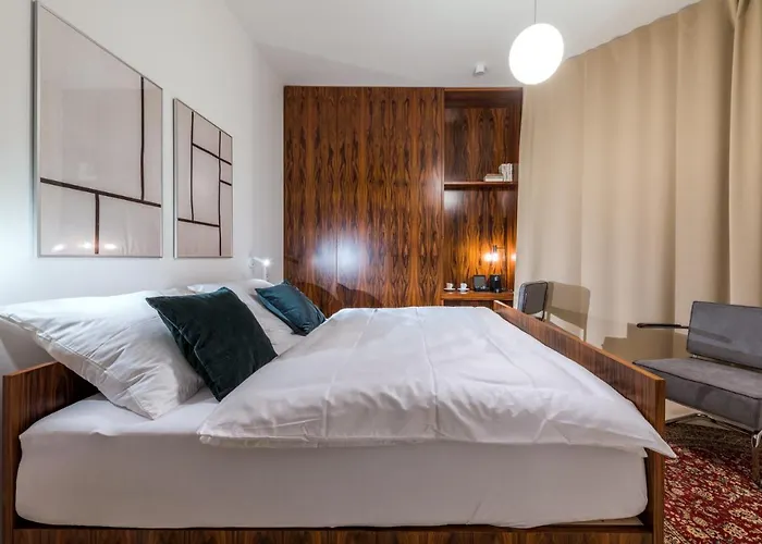 Hotel Apartmanovy Dum U Tomana 4*