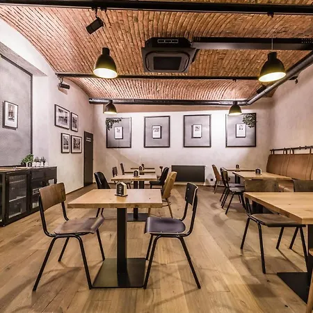 Apartmanovy Dum U Tomana 4*