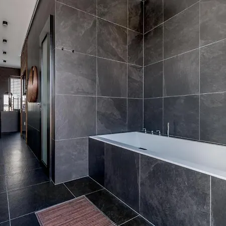 Apartmánový Dům U Tomana Hotel 4*